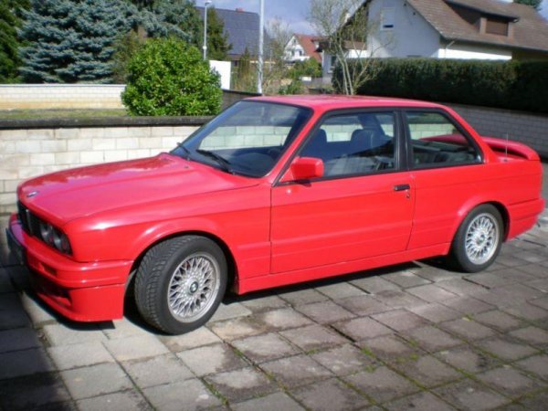 Mein 318is. Ich wollte ihn herrichten aber ich hatte nur Platz und Geld für ein Sommer-Auto.