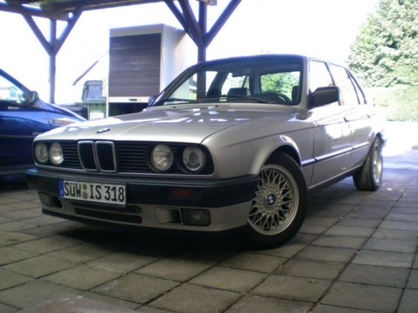 Mein 318i. War zwei Jahre mein gegflegtes Winterauto, mit 268tkm und Klima ;)