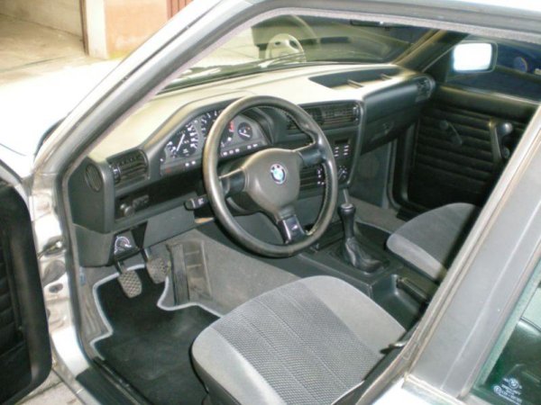 Mein 318i. War zwei Jahre mein gegflegtes Winterauto, mit 268tkm und Klima ;)