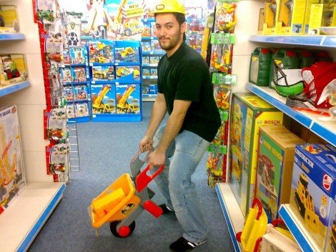 4. Im Baumarkt ;-) nein Quatsch, auf der Suche nach einem Geb.Geschenk für meinen Neffen ist mir das Kind im Manne geschwind hoch gekommen :-)