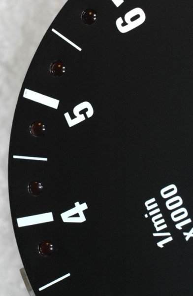 So, LED's sind fertig in den DZM eingeklebt....passen gut. Jetzt geht's an den Anschluß mit der Platine von Stefan-E30...