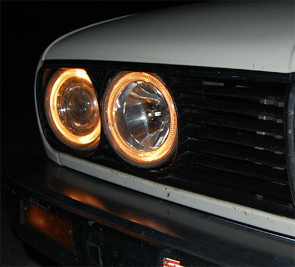 die originalen waren schon blind - das war eine preisfrage - diese scheinwerfer bekam ich zum halben preis der originalen - so schlecht sieht das aber auch net aus...