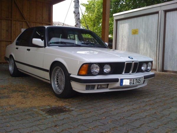 745i
