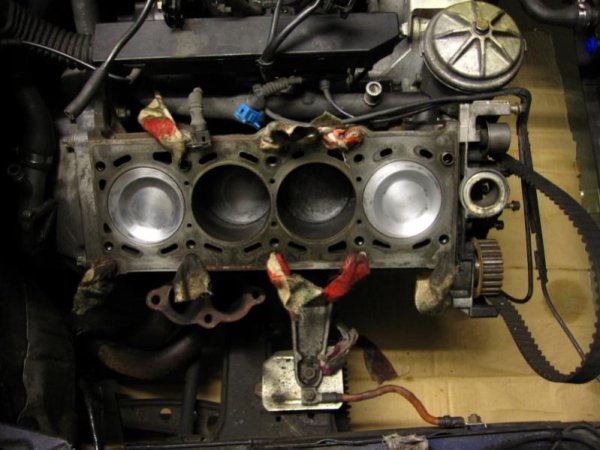 sauber machen der Kolben und der Dichtfläche.... hilft nur viel, viel Geduld...