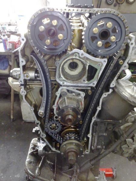 Steuerkette hatt auf den ersten Blick nichts abbekommen. Der Komplette Kettensatz hatte auch erst 5.000 km gelaufen:) Das allerdings immer im Rennbetrieb.