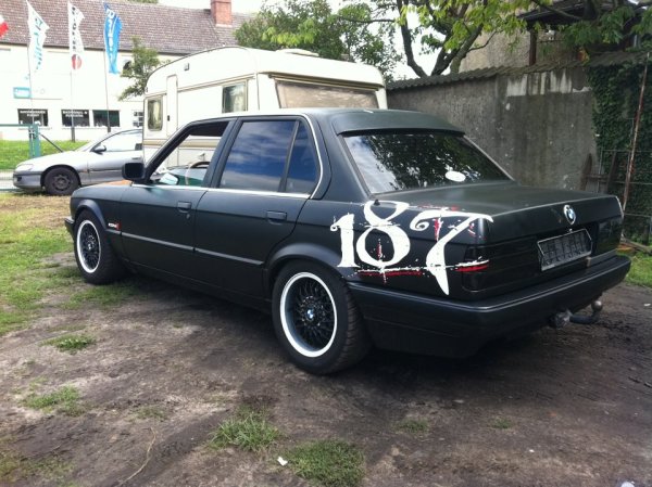 303718_176385112451797_763407708_n