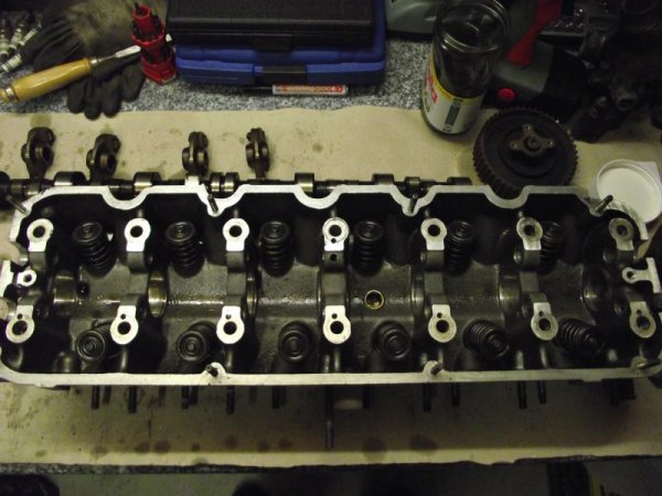 Kopf ohne Nockenwelle und Kipphebel