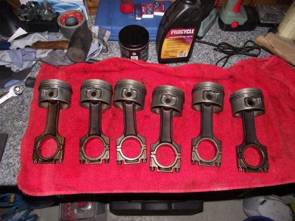 Kolben mit neuen Kolbenringen und Pleul, fertig zum einbau