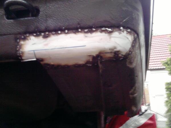 das loch war die härte ganz zum schluss kurz vorm tüv noch mal ein rundgang gemacht <br><br>ein bisschen rost gesehen flex geholt und schon stand man in einer weißen wolke he he