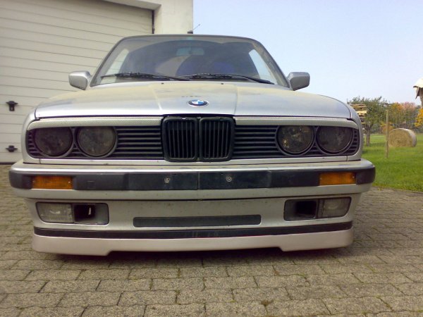 BMW_E_30_318_is_1_