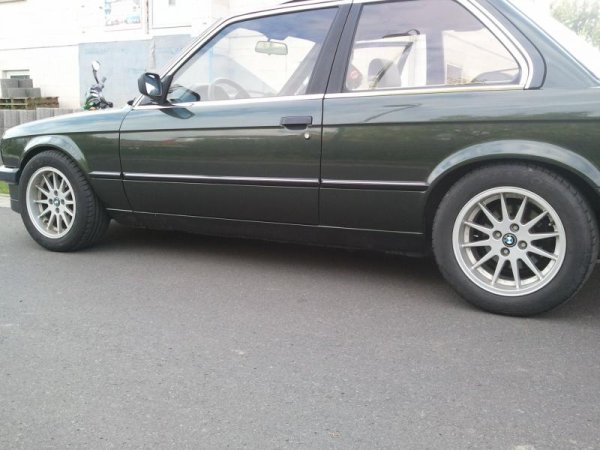 Schöne Tieferlegung. <br>Habe ein krasse Keilform, die nach einem kleinen Einkaufsbummel mit meiner Mutter, verschwand ^^.