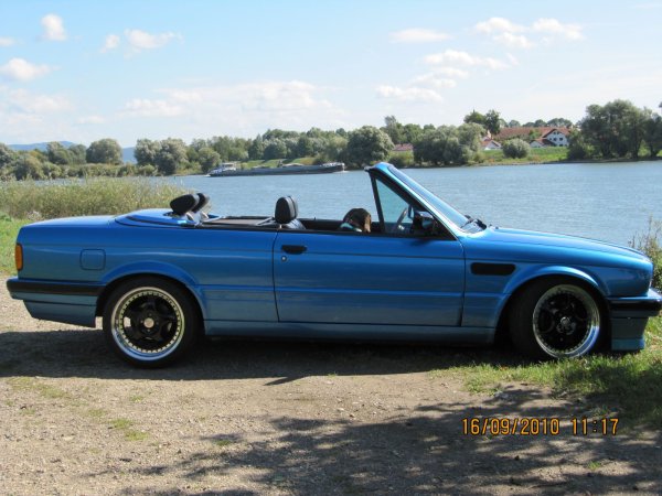 Mein Auto am großen Fluß