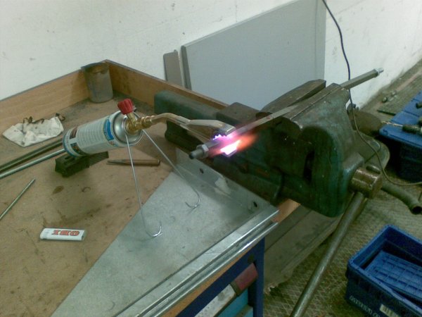 v8 bremsbetätigung erhitzen