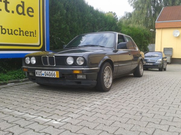 BMW 323i 