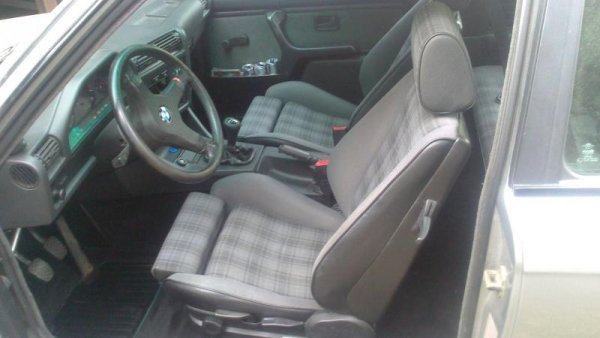 Teppich schwarz gefärbt