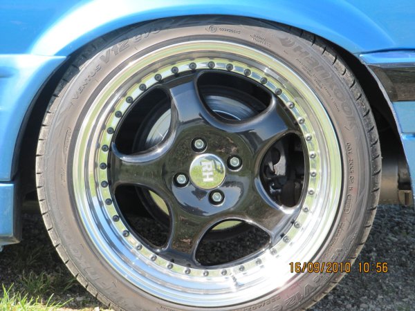 Mein Auto am großen Fluß