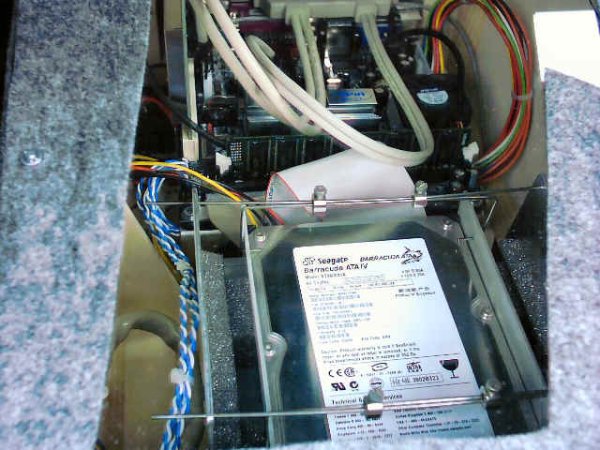 CarPC-Innenleben bei Tageslicht