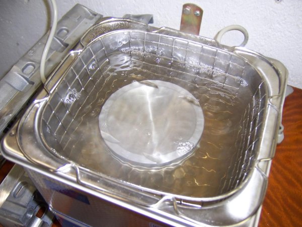Kolben im Ultraschallreiniger