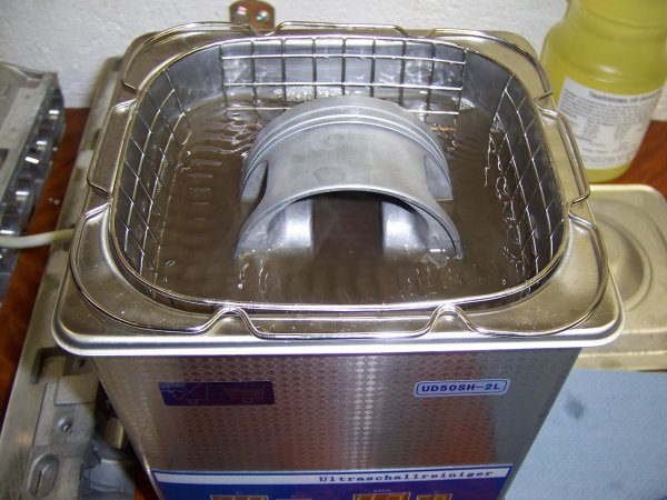 Kolben im Ultraschallreiniger