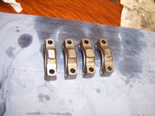 Untere Pleuelaugenhälften Ultraschallgereinigt