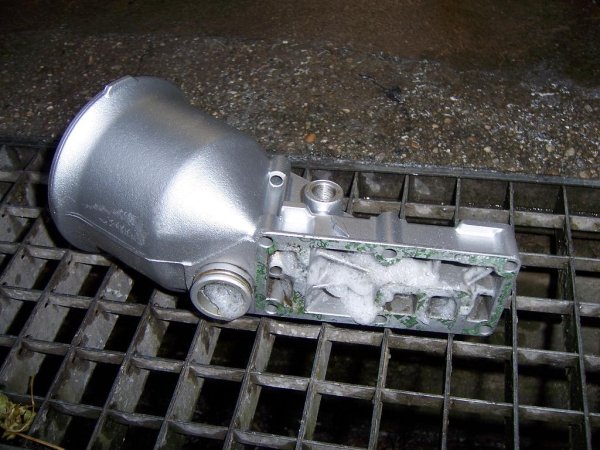 –lfiltergehäuse reinigen