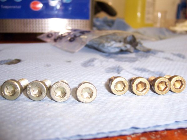 –lpumpendeckelschrauben neue Ausführung (Torx)