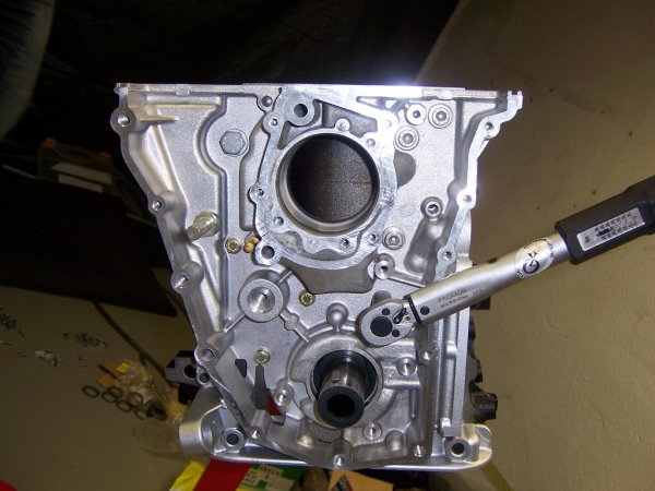 Kettenkasten montiert und auf Drehmoment angezogen