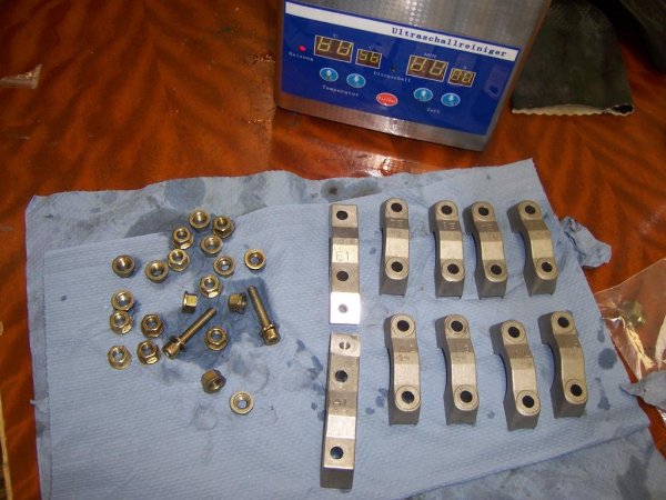 Obere Lagerschalen der Nockenweller nach Ultraschallbad