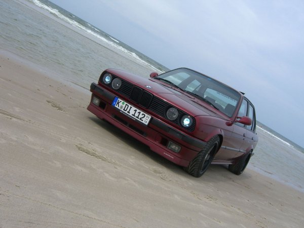 Mike D.Â´s Bomba am Strand