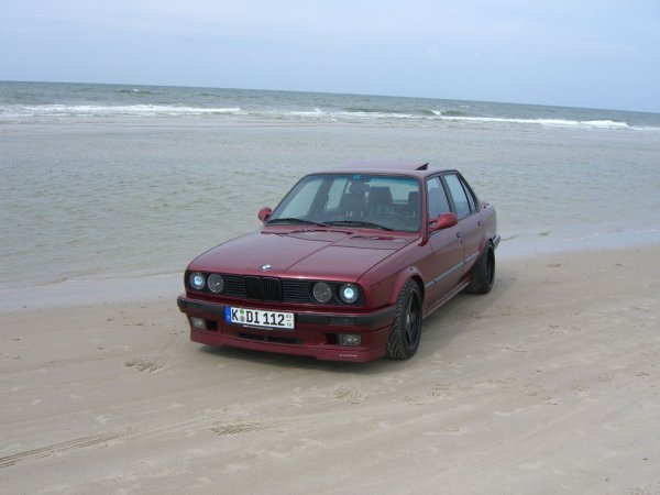 Mike D.Â´s Bomba am Strand