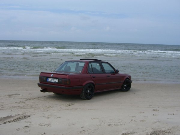 Mike D.Â´s Bomba am Strand