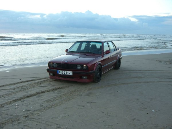 Mike D.Â´s Bomba am Strand