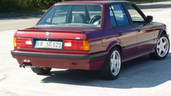 BMW E30 320 i Edition