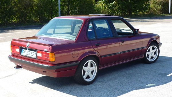 BMW E30 320 i Edition