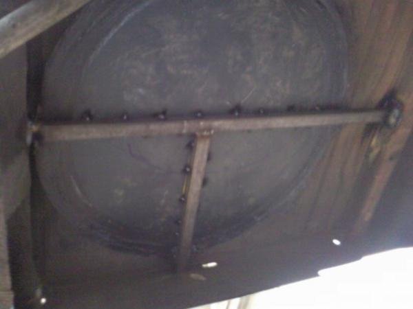 08.06.2010 Kofferraumboden m. Verstärkung