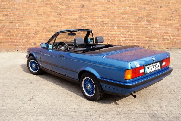 Einer der wenigen Textmarker, hier in neonblau