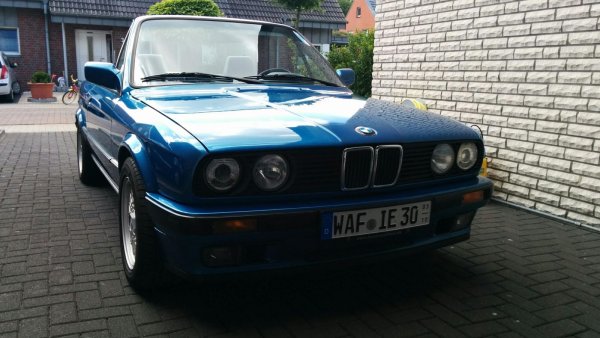 E30 318i Neonblau-metallic 