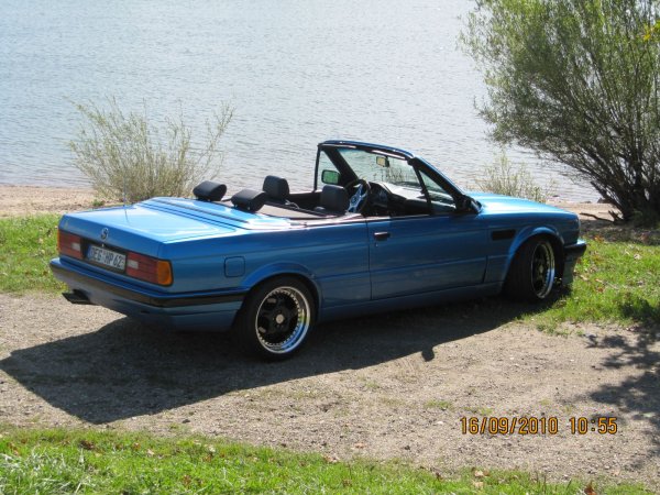 Mein Auto am großen Fluß