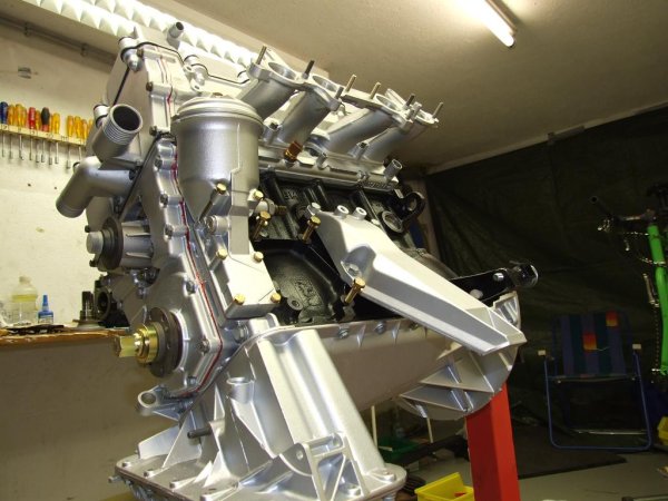 Motorhalter und Ansaugung dran