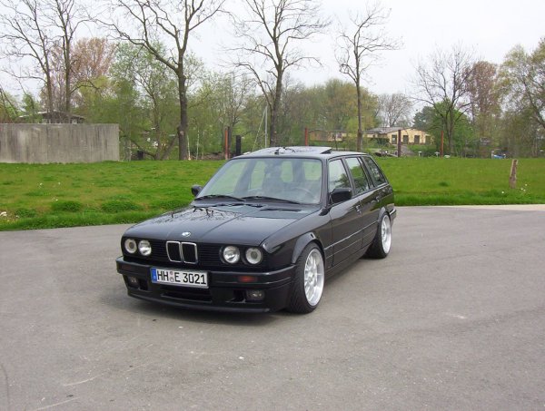 327i Touring uni schwarz