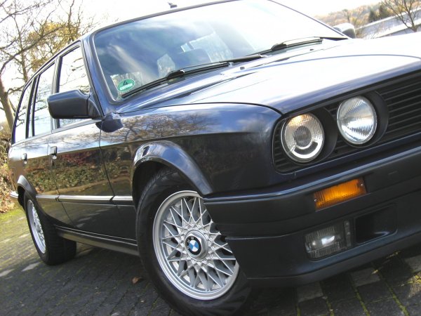 325iA touring lazurblau