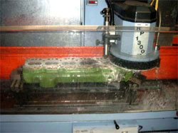 004Zylinderköpfe bis 1300mm planschleifen/planfräßen<br><br>Beschädigte Zylinderköpfe schweißen/aufschweißen<br><br>Ventilsitze fräsen/erneuern/Bleifreiumbauten<br><br>Ventilführungen erneuern/bearbeiten<br><br>Vent