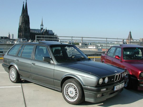 Delfingrauer Touring vorm Kölner Dom