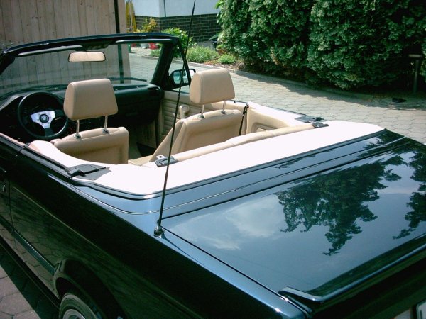 327 i E30 Cabrio in Carbonschwarz/Shadow innere Werte