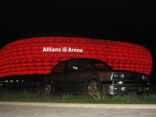 Allianz_bei_nacht1