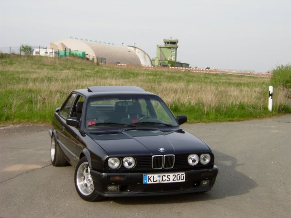 325i am Flugplatz