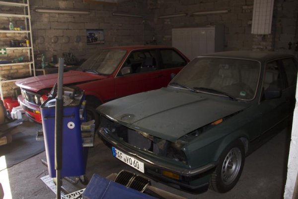 BMW 325e, BMW 318i