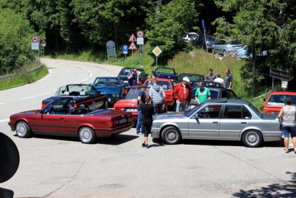 ööööhmmm... ?!?! E30-haufen.. ziemliches durcheinander sag ich euch haha :D