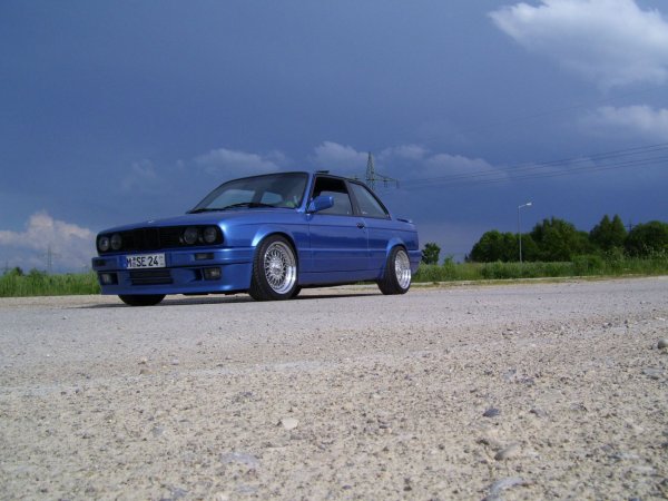 Dunkle Wolken ziehen auf..