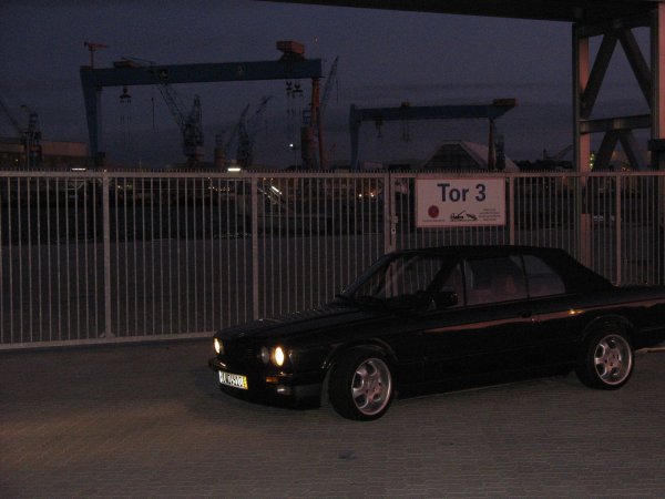 Cabrio am Hafen